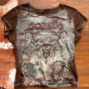 brown and green grunge y2k double-sided graphic rhinestone baby tee🤎